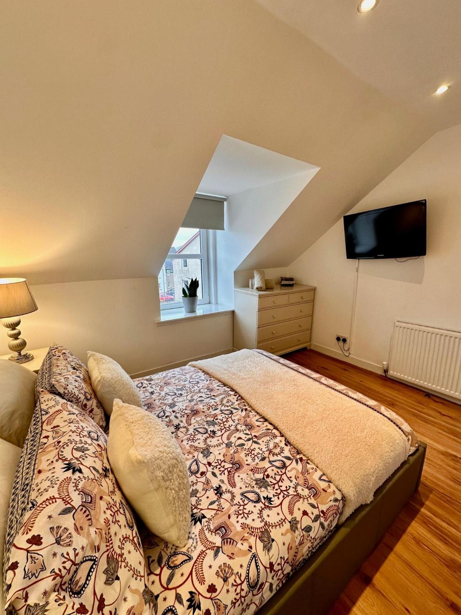 3-Bedroom Flat In The City Centre Next To The River Ness Inverness Dış mekan fotoğraf